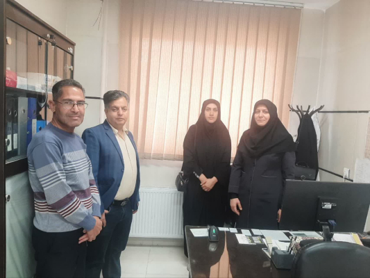 واکسیناسیون و غربالگری هیپوتیرویید و شنوایی سنجی  نوزادان در مرکز جامع سلامت تیران