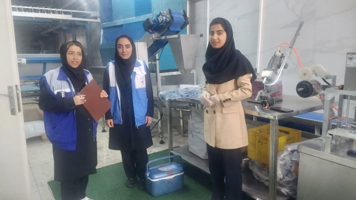 بازدید از کارخانه یخ تیران انجام شد