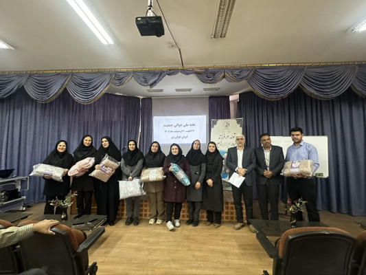 تجلیل از عروس و دامادهای شبکه بهداشت و درمان انجام شد