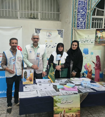 میز خدمت به مناسبت هفته دولت در نماز جمعه تیران برگزار شد