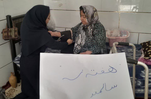 مراقبت های بهداشتی سالمندان خرمنان در منزل انجام شد