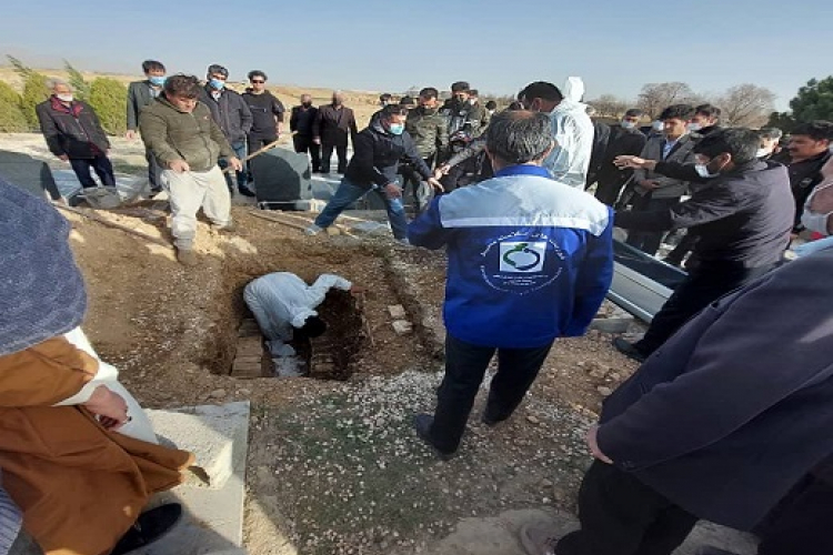 بازدید مراکز تهیه و توزیع مواد غذایی و اماکن عمومی و نظارت بر دفن یک مورد فوتی کرونا مثبت