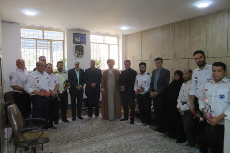 دیدار صمیمانه جمعی از مسئولین با پرسنل اورژانس پیش بیمارستانی شهرستان تیران و کرون