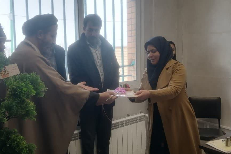  تقدیر از خدمات بهورز محترم خانه بهداشت مبارکه