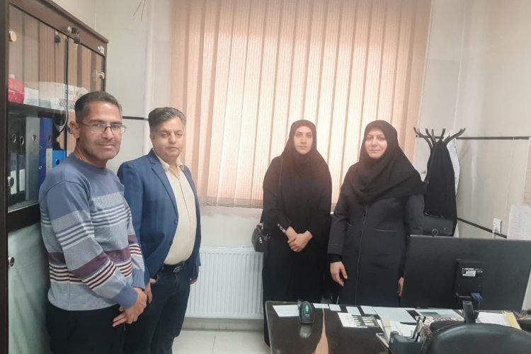 واکسیناسیون و غربالگری هیپوتیرویید و شنوایی سنجی  نوزادان در مرکز جامع سلامت تیران