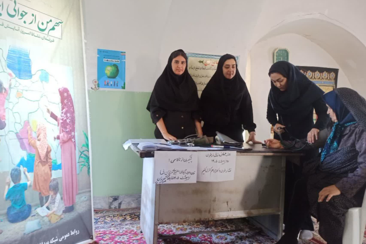 میز خدمت در یکشنبه بازار روستای هومان برگزار شد