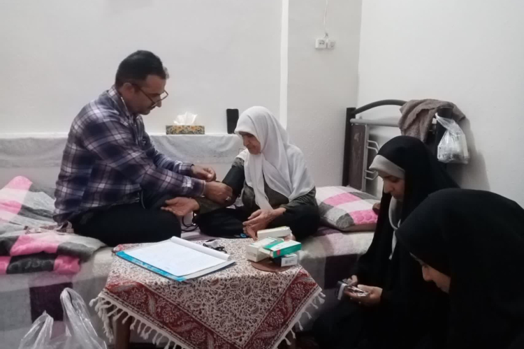 حضور گروه جهادی در منزل سالمندان روستاهای افجان و حسن آباد وسطی