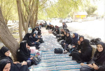 برگزاری اردوی تفریحی بهورزان و پرستاران شبکه بهداشت ودرمان شهرستان تیران و کرون به مناسبت روز بهورز در چشمه مرغاب از توابع شهر عسگران