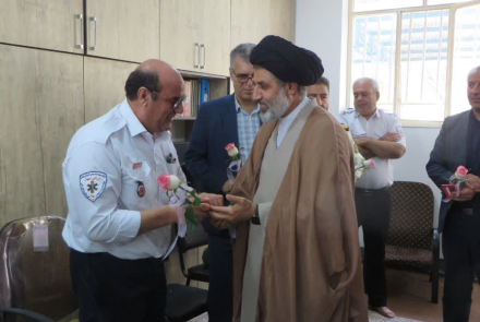 دیدار صمیمانه جمعی از مسئولین با پرسنل اورژانس پیش بیمارستانی شهرستان تیران و کرون